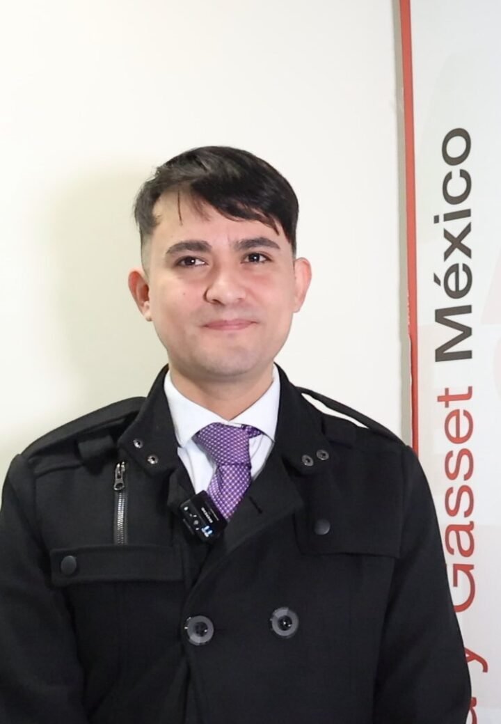 Retrato de Jorge Alberto Zepeda, egresado de la Maestría en Comunicación