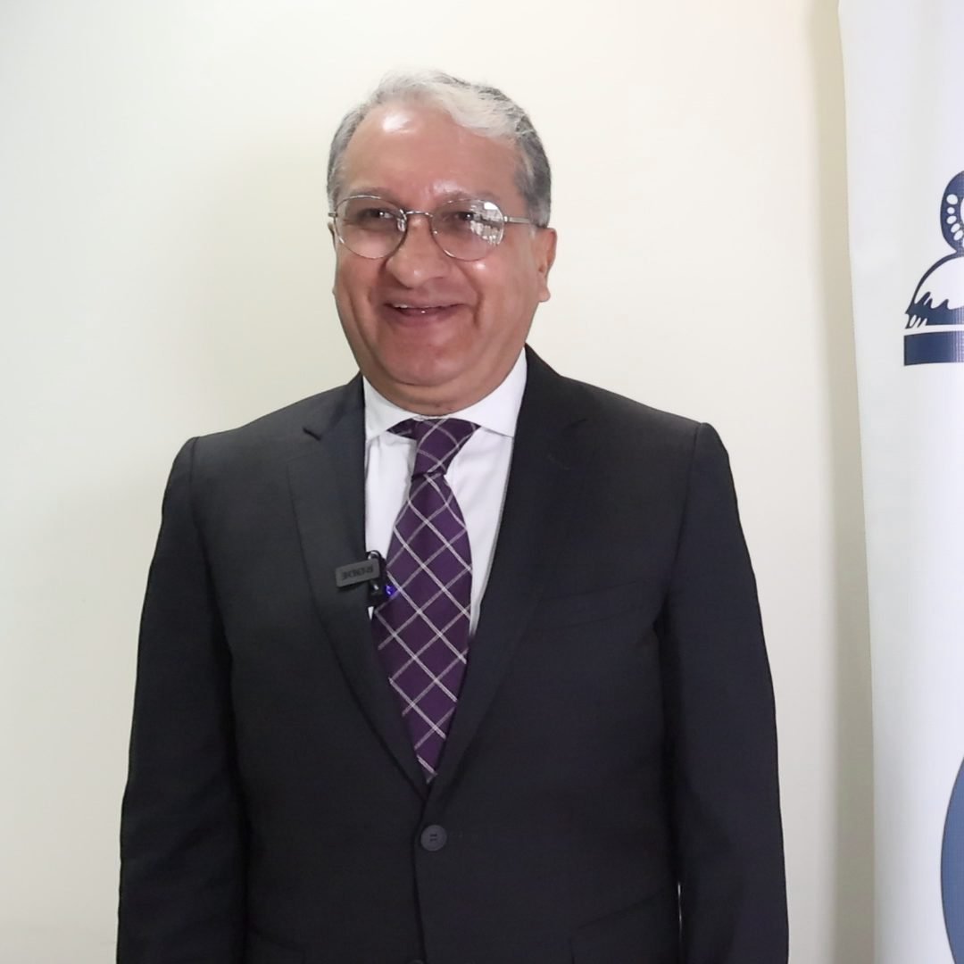Retrato de Omar Gómez Ruiz, egresado de la Maestría en Políticas Públicas